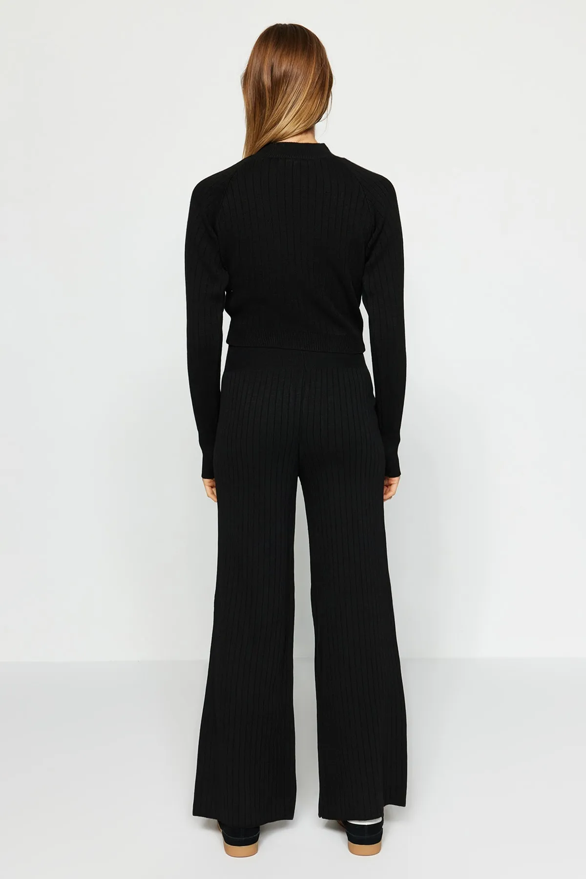 Trendyol Collection  Schwarzes, kurzes Strickoberteil und -unterteil-Set TWOAW24AU00033