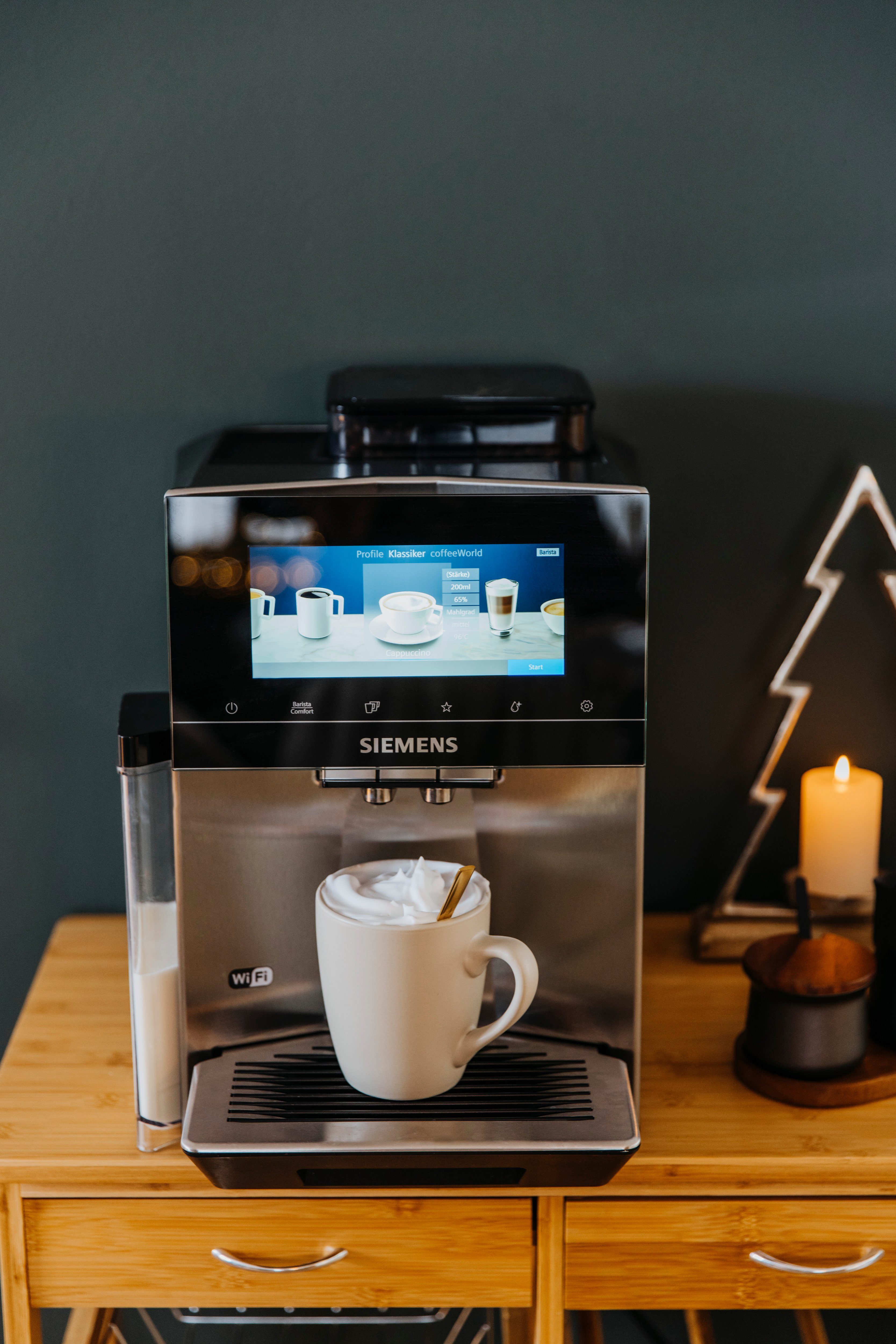 SIEMENS Kaffeevollautomat EQ900 TQ903D43, Home Connect App, baristaMode, superSilent, 6,8” Full-Touch-Display