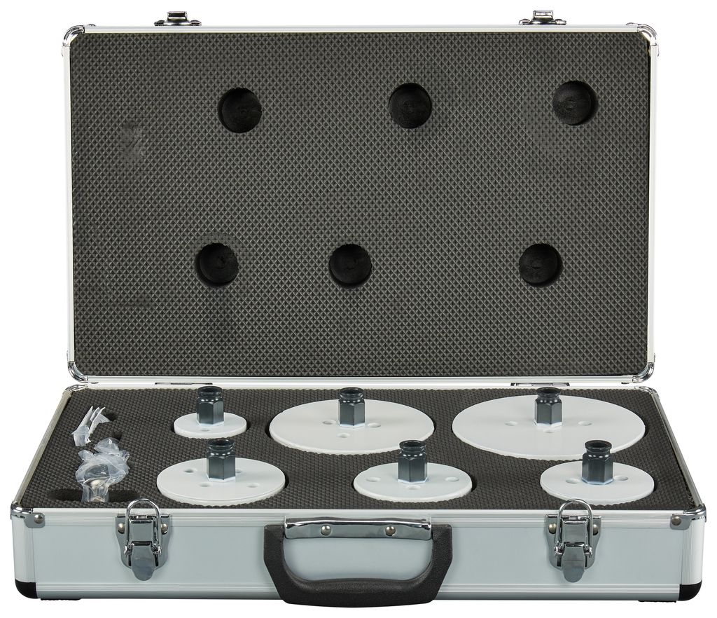 Conjunto de serras copo Makita E-15780 com 8 peças, tamanhos 51, 73, 76, 83, 114 e 133 mm, para madeira/metal, sistema Ezychange, em estojo.