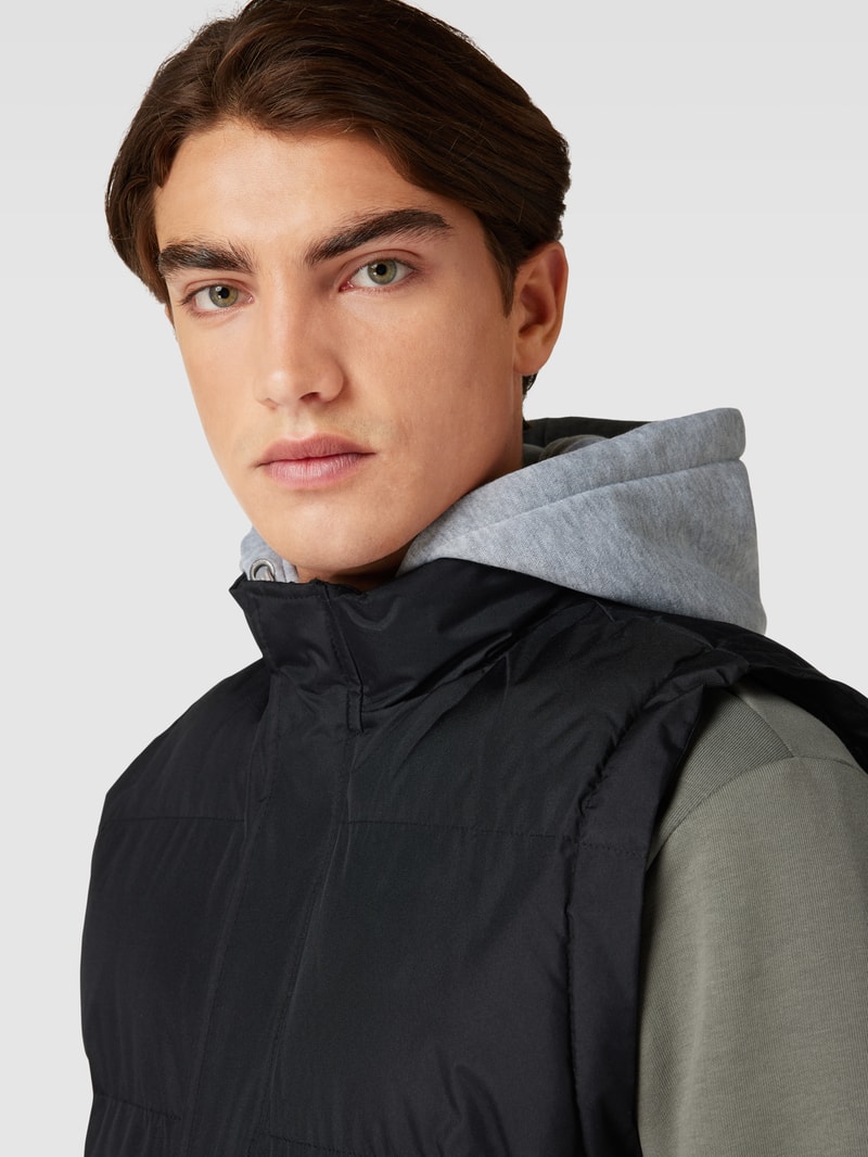 Steppweste mit Label-Patch in schwarz