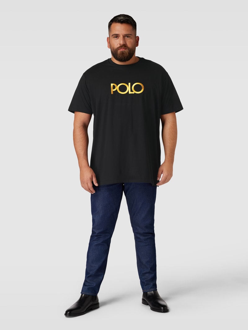 PLUS SIZE T-Shirt mit Label-Stitching in schwarz