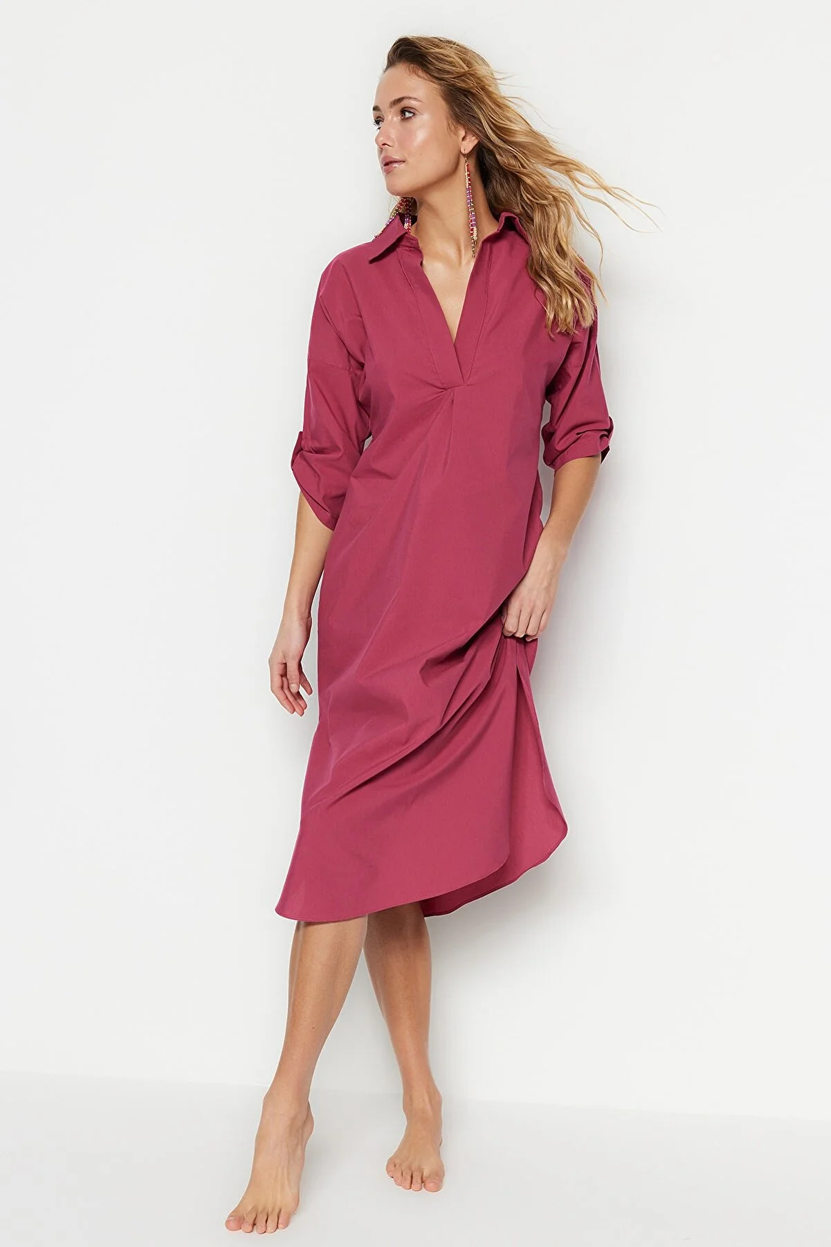 Trendyol Collection  Pflaumenfarbenes Midi-Strandkleid mit gewebtem Schlitz TBESS21EL3847