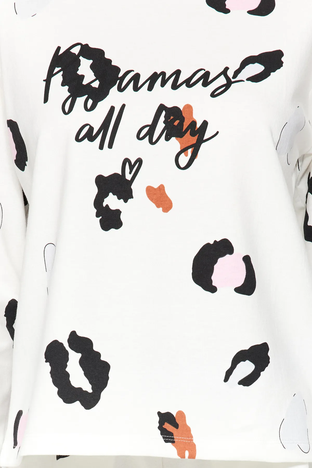 Trendyol Collection  Weißes T-Shirt-Jogger-Strick-Pyjama-Set aus 100 % Baumwolle mit Leopardenmuster und Slogan THMAW24PT00211