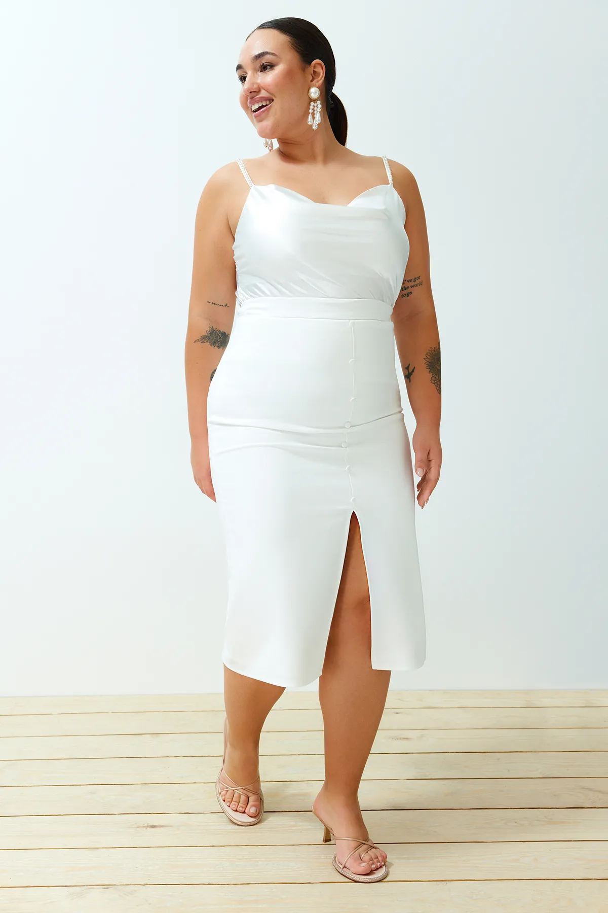 Trendyol Curve  Weißer, gewebter Braut-Bleistiftrock mit hoher Taille TBBSS24AZ00036