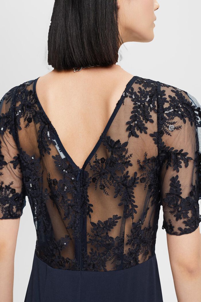 Jersey-Jumpsuit mit Blumenstickerei am Oberteil