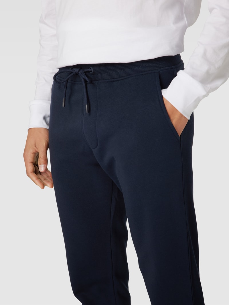 Sweatpants mit Eingrifftaschen in dunkelblau