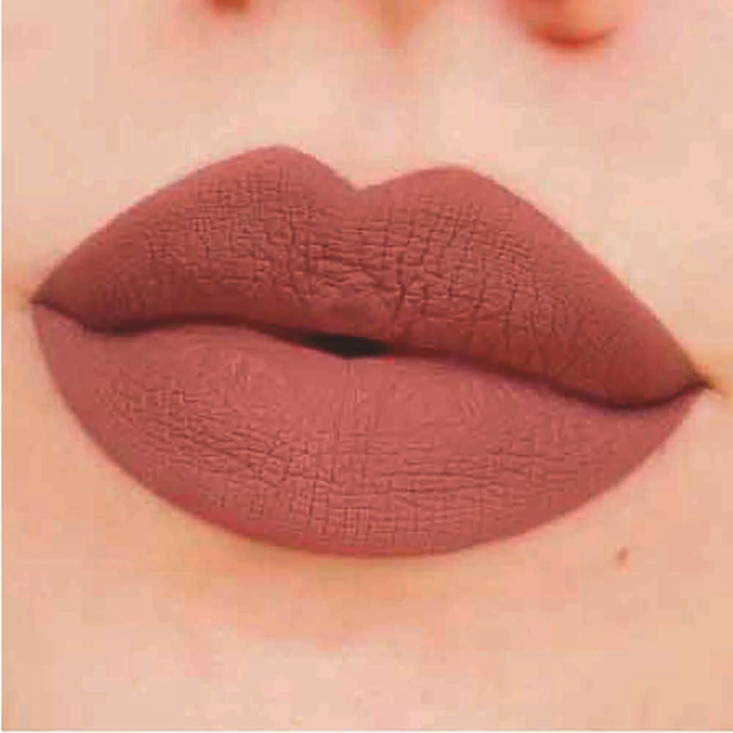 HYPNOTIZE LIQUID LIPSTICK - Lūpų dažai, Matiniai lūpų dažai