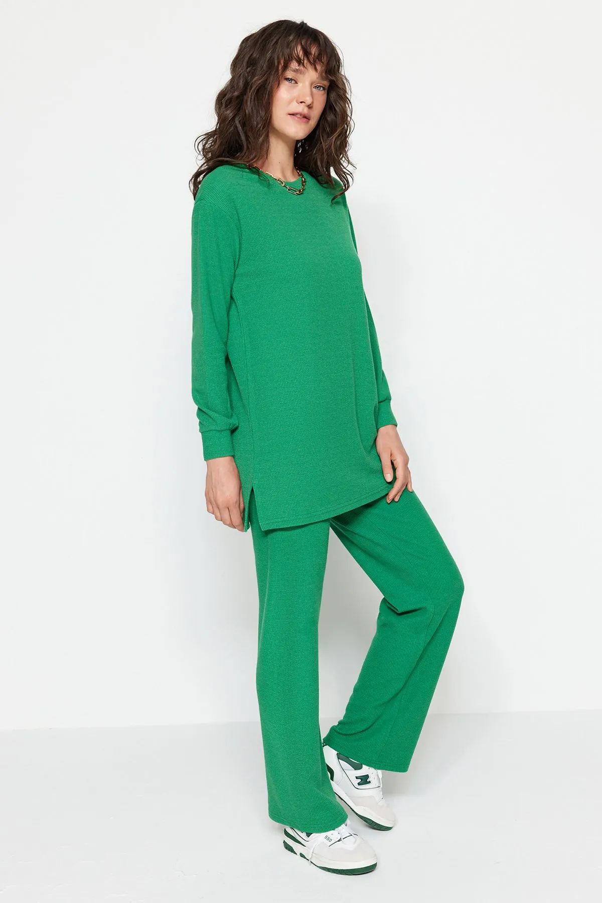 Trendyol Modest  Grünes Strick-Tunika-Hosen-Set TCTSS23US00059