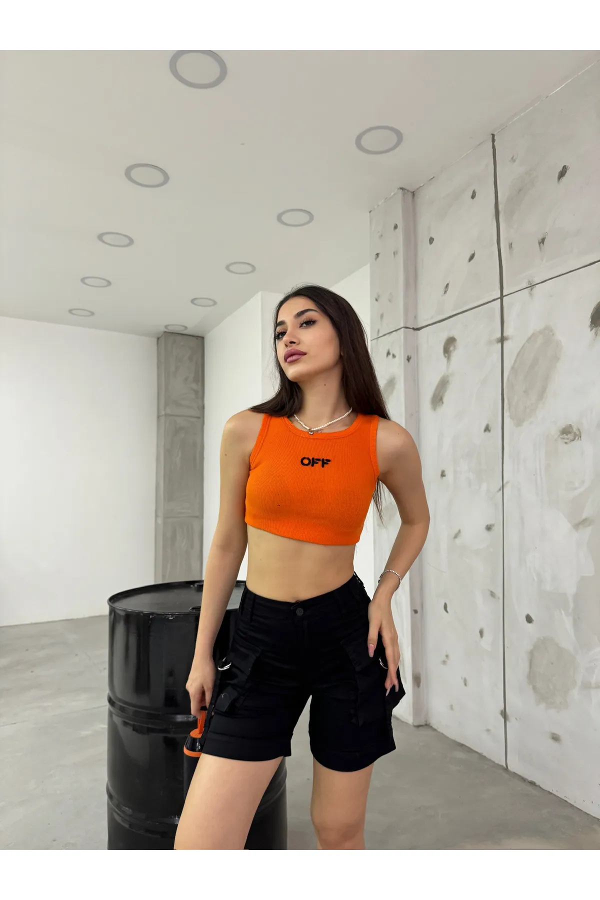 BİKELİFE  Schwarze Stretch-Jeansshorts mit hoher Taille und Cargotasche