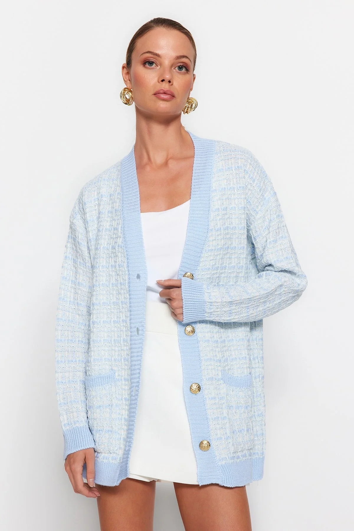 Trendyol Collection  Hellblauer, weiter Strickcardigan in Tweed-Optik mit Glitzer TWOAW21HI0250