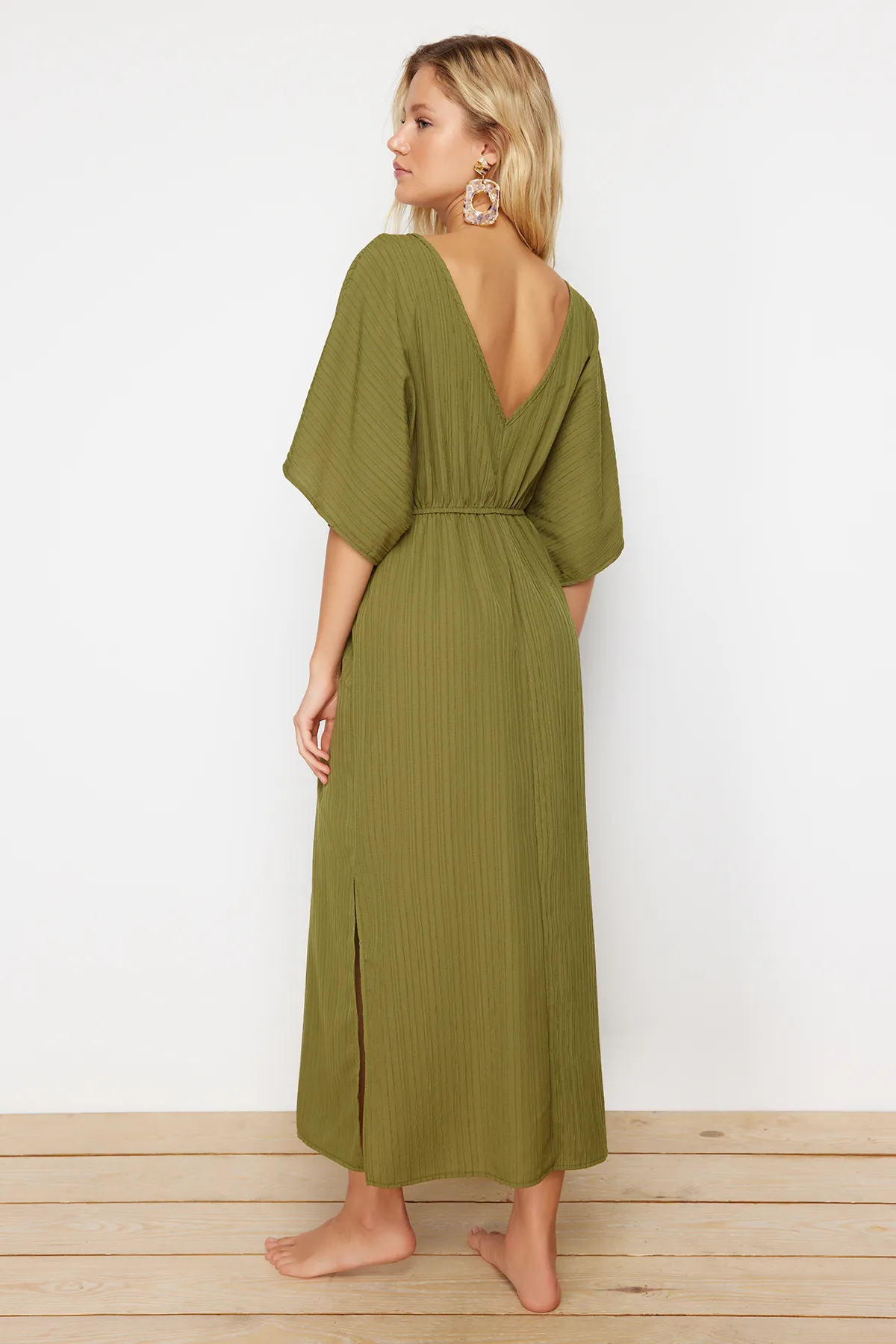 Trendyol Collection  Khakifarbenes, gewebtes Maxi-Strandkleid mit Bindeband TBESS24EL00084