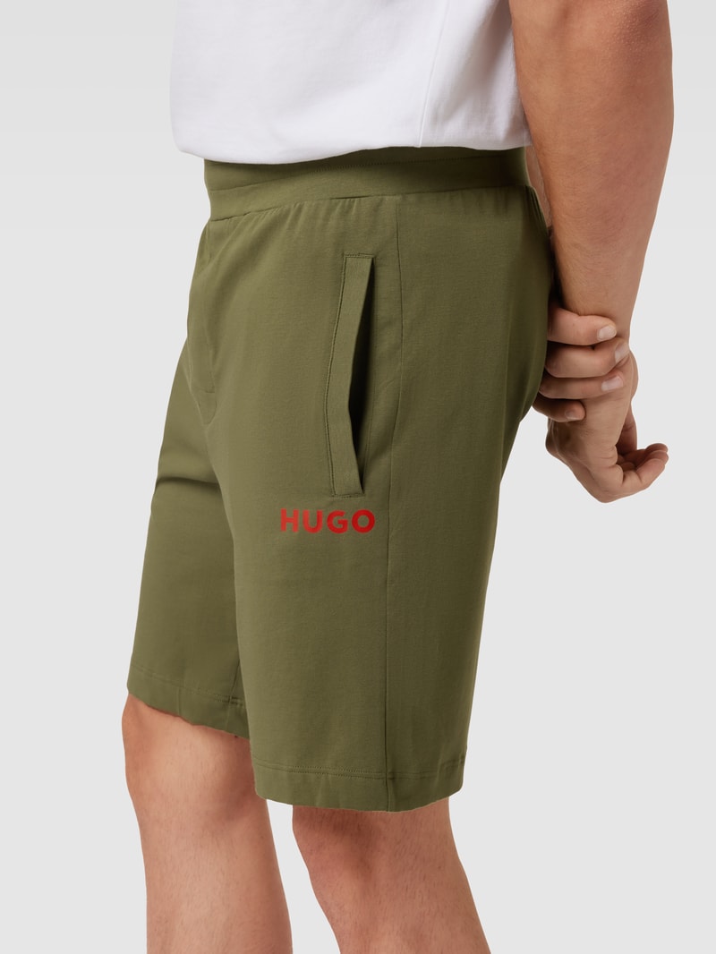 Sweatshorts mit Label-Print in olivgrün