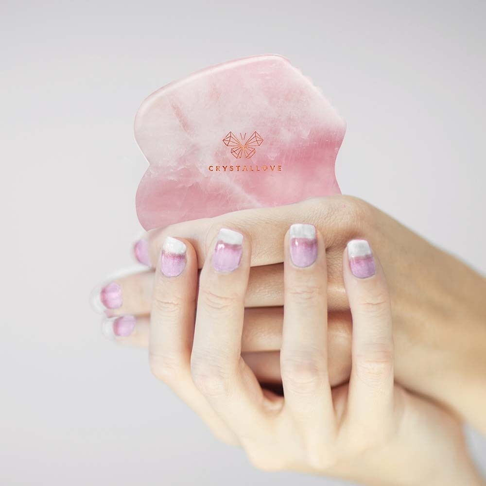 Crystallove gua sha s ružičastim kvarcom za konture