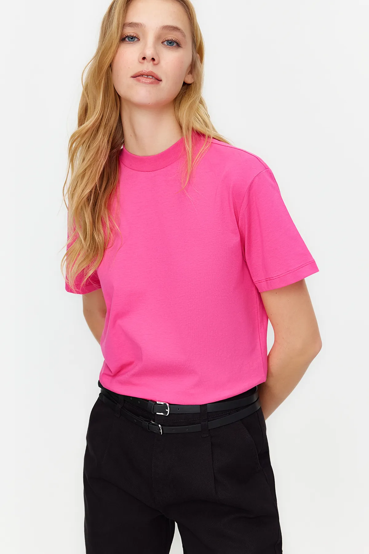 Trendyol Collection  Dunkelrosa Basic-Strick-T-Shirt aus 100 % Baumwolle mit Stehkragen TWOAW20TS0096