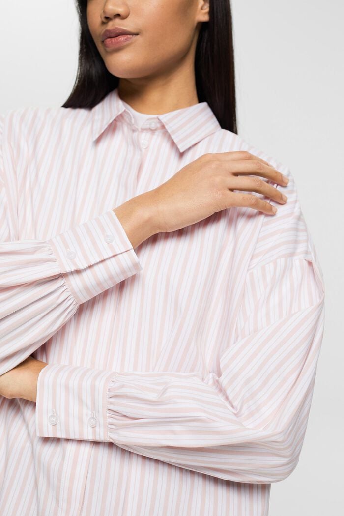 Gestreifte Oversize-Bluse in High-Low-Form
