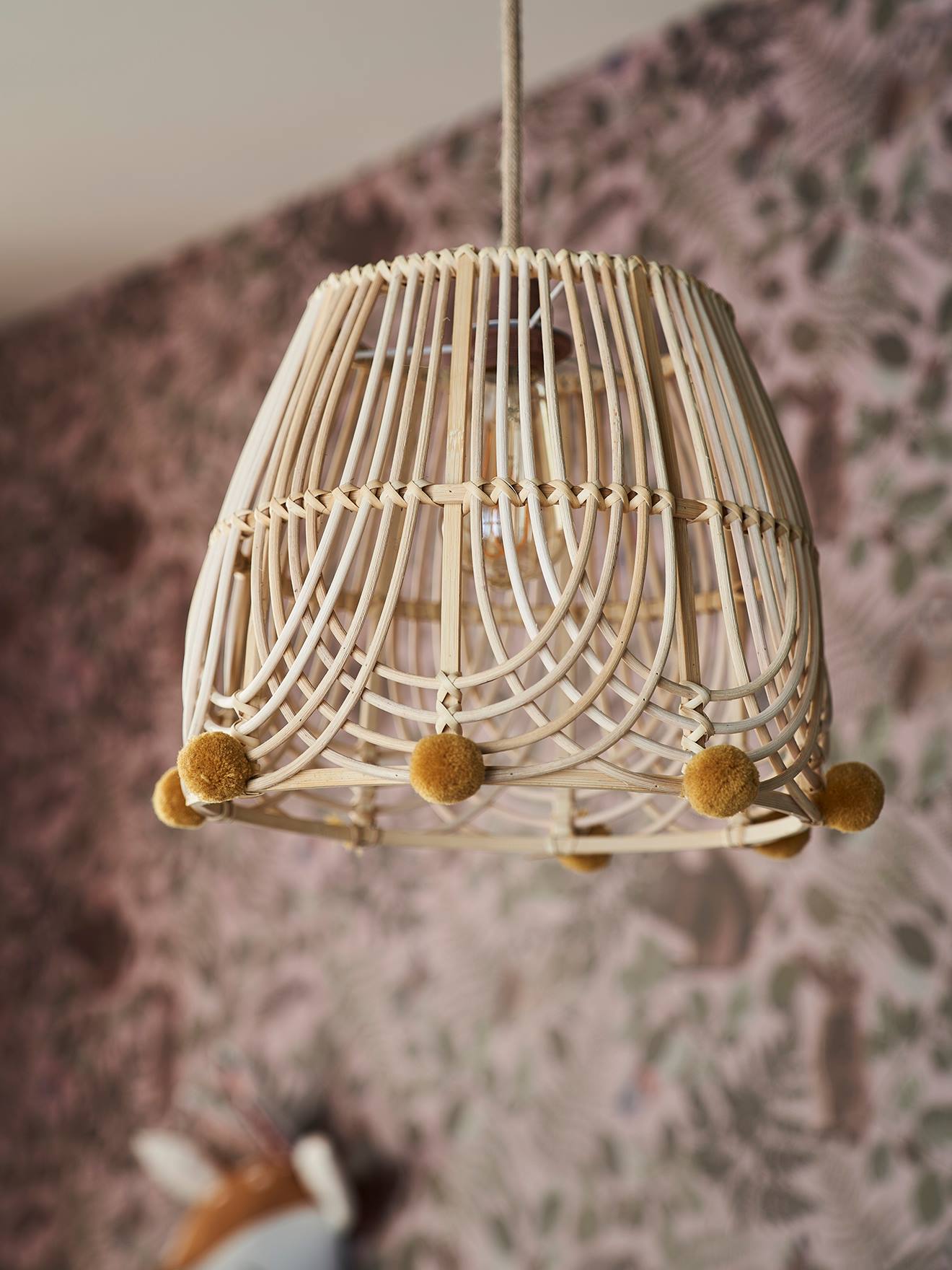 Vertbaudet Kinderzimmer Lampenschirm aus Rattan BOHO - natur/gelbe pompons