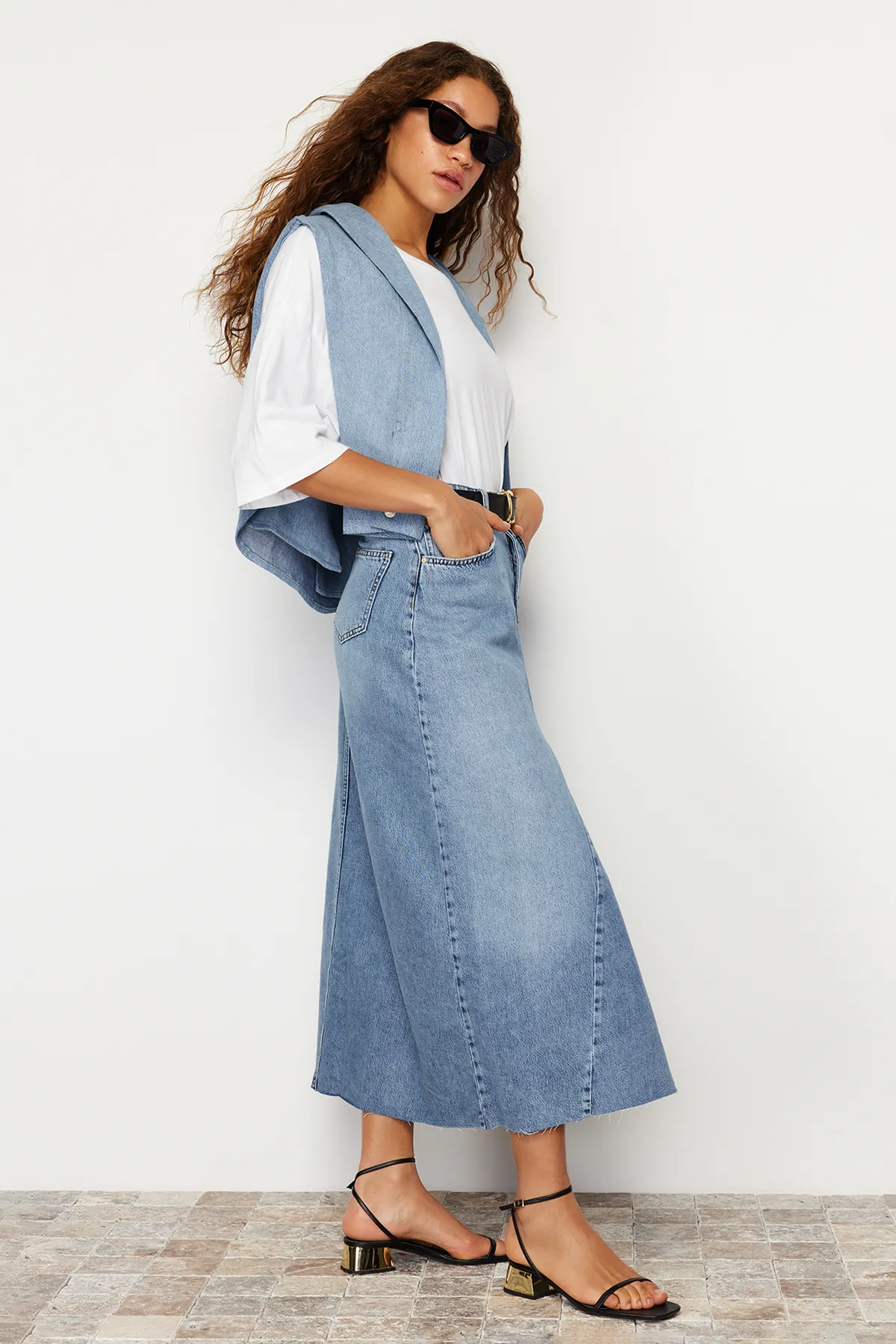 Trendyol Collection  Blauer Volant-Näh-detaillierter Maxi-Jeansrock mit hoher Taille TWOSS24ET00012