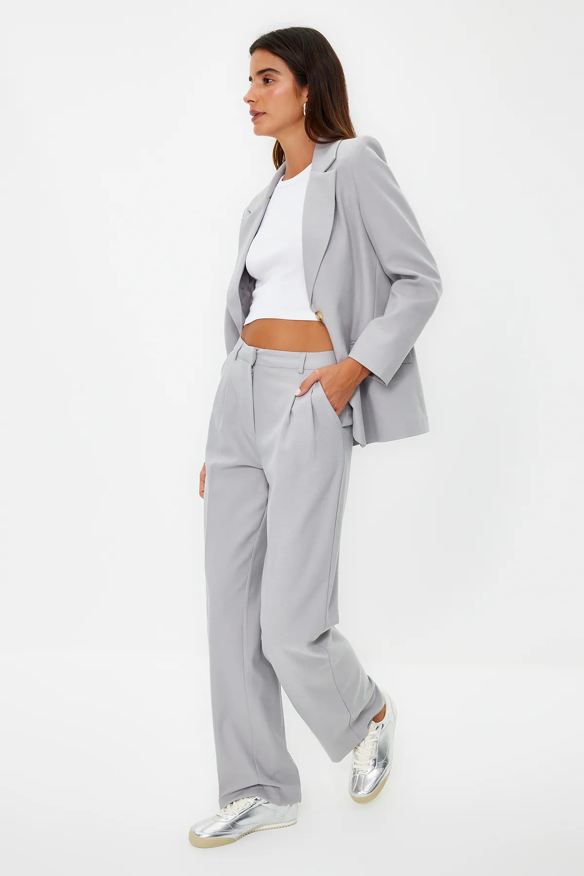 Trendyol Collection  Graue, gerade geschnittene, plissierte Webhose in limitierter Auflage TWOAW23PL00401