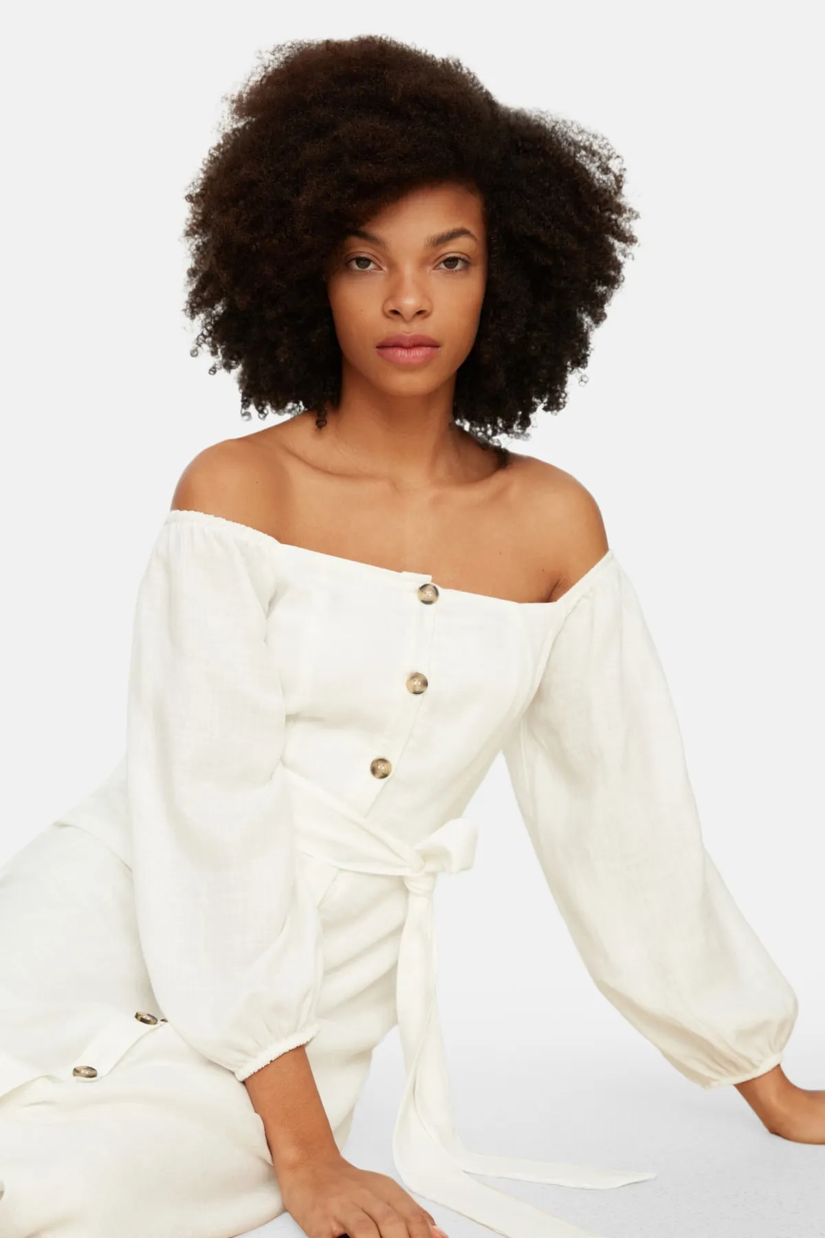 Trendyol Collection  Ecrufarbenes, gewebtes Midikleid mit Gürtel und Knöpfen TWOSS19IE0009