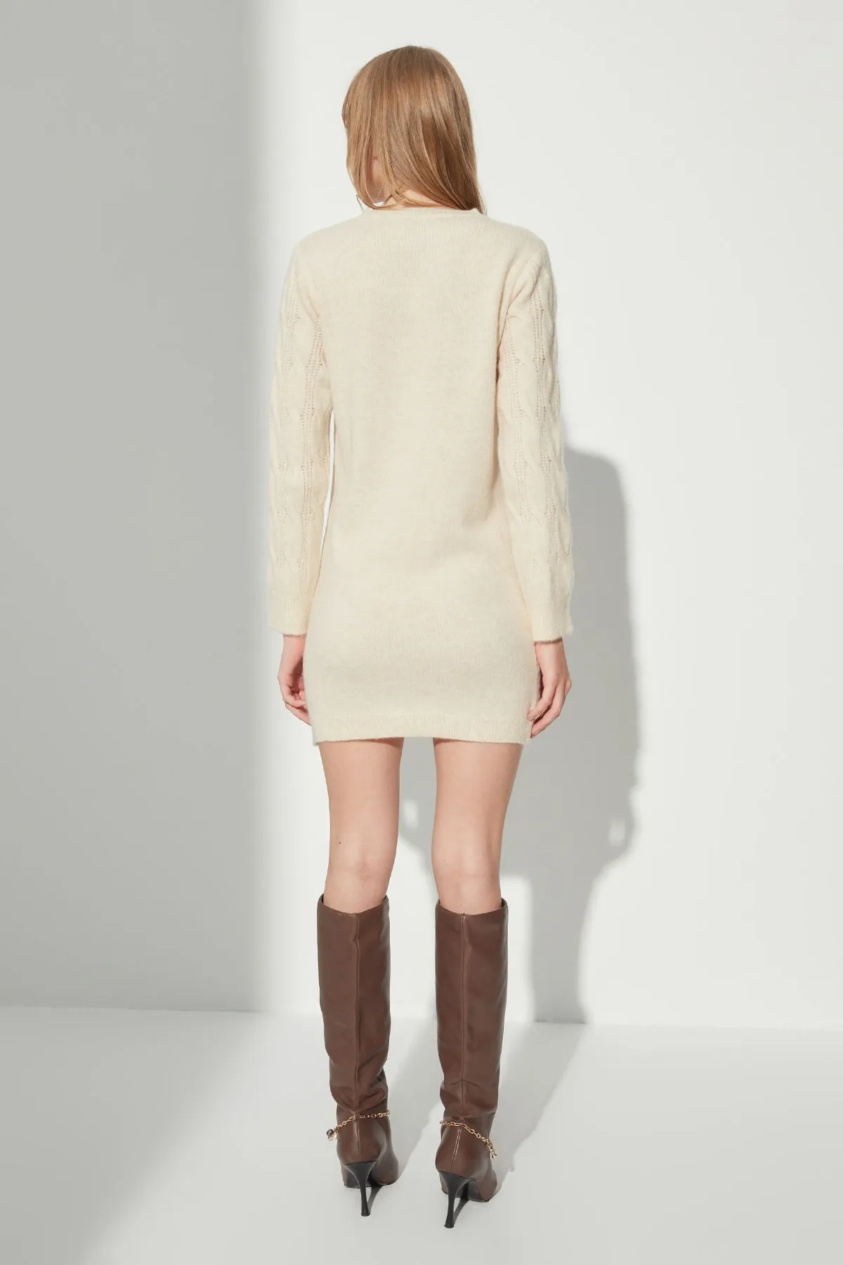 Trendyol Collection  Beige gestricktes, detailliertes Strickkleid aus Wolle TWOAW23EL00829