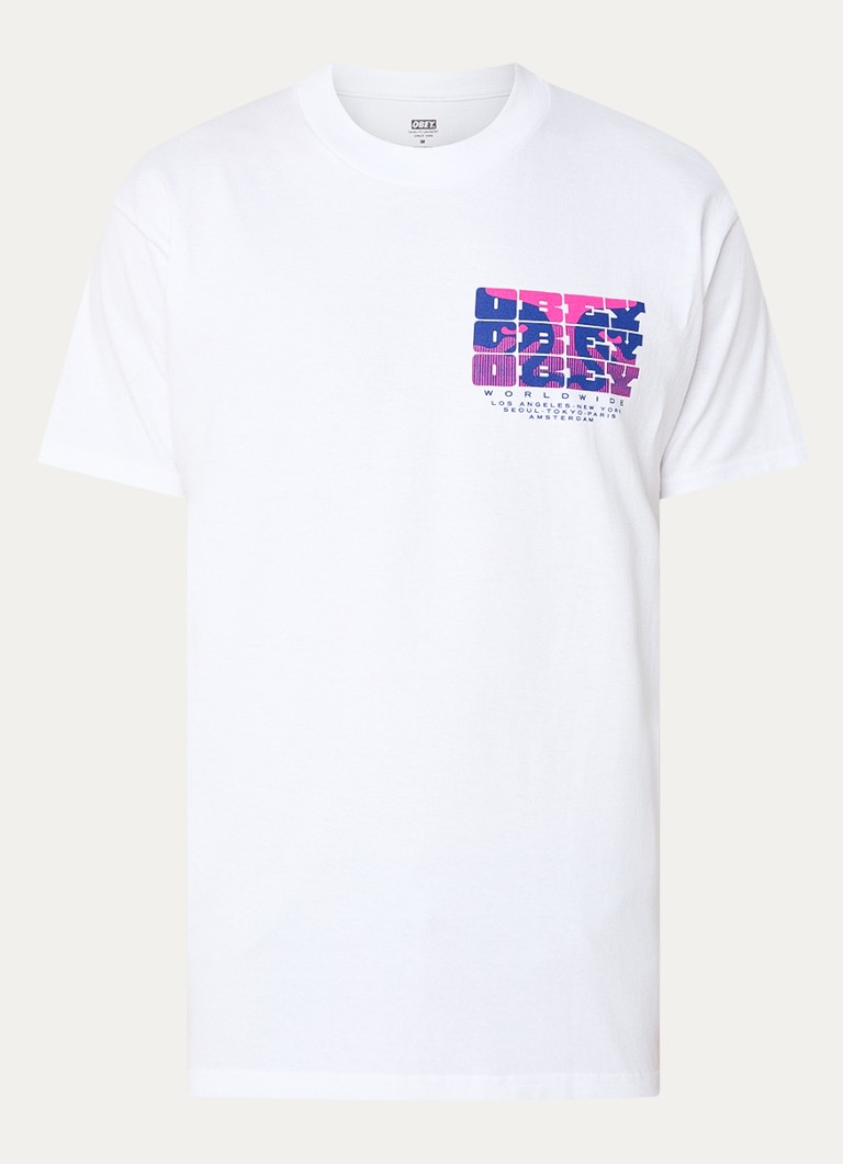 Obey Brick By Brick T-krekls ar logotipu un apdruku aizmugurē