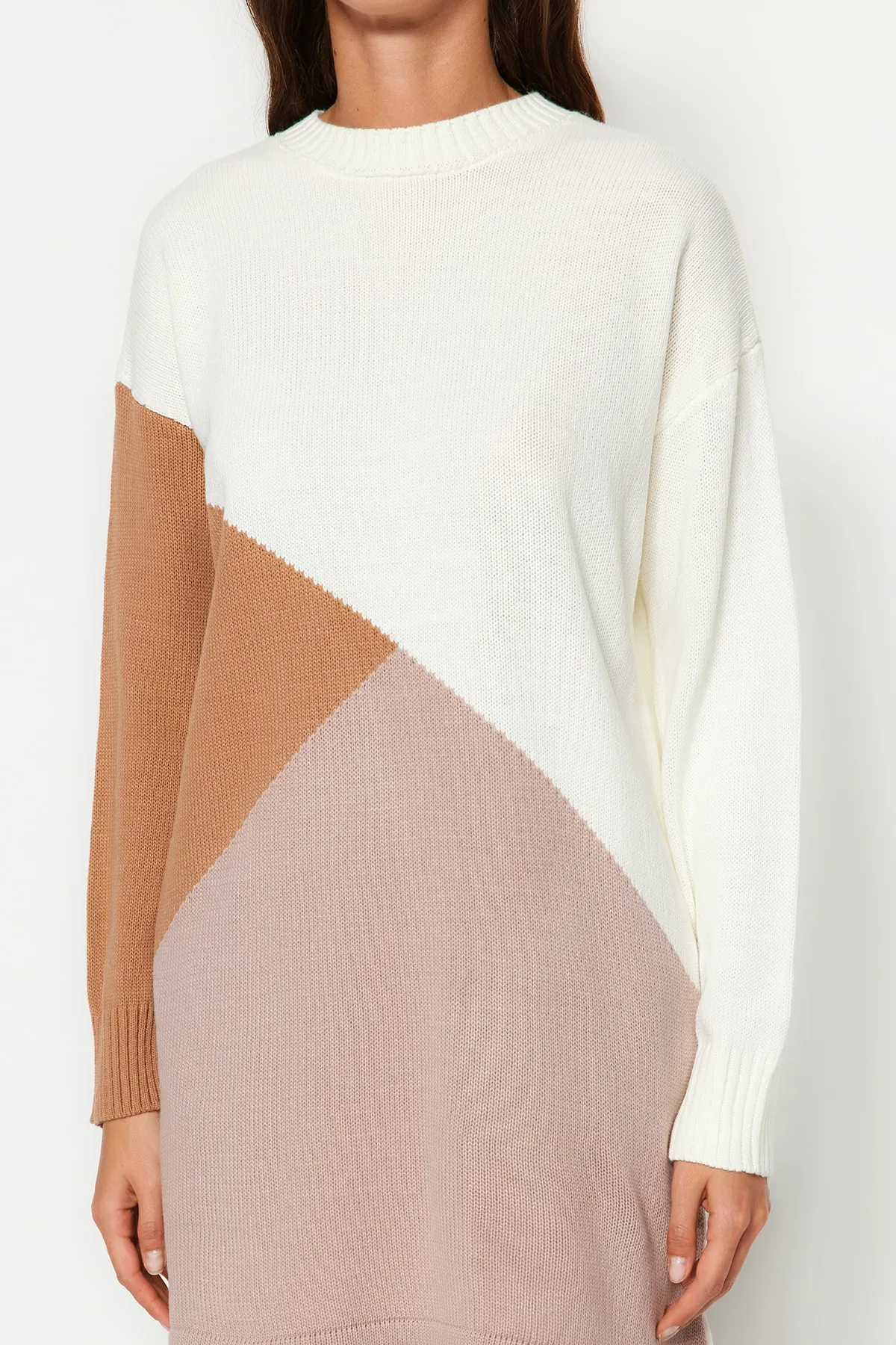 Trendyol Modest  Beigefarbener Farbblock-Strickpullover TCTAW24AK00008