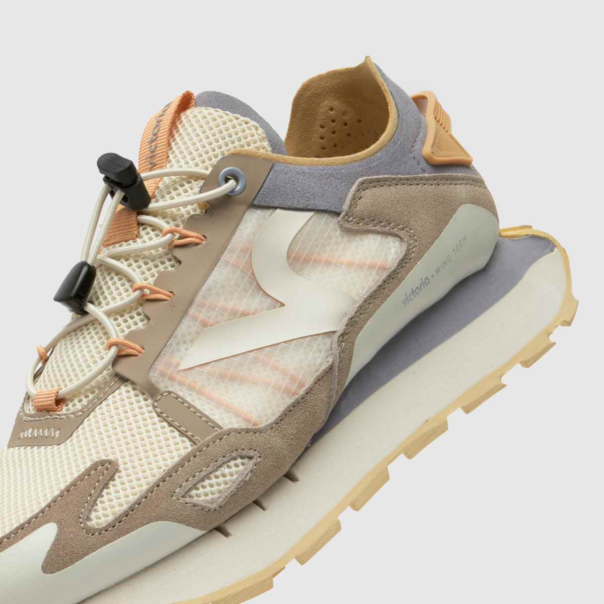 Victoria Wing Tech-sneakers i beige, flerfärgad