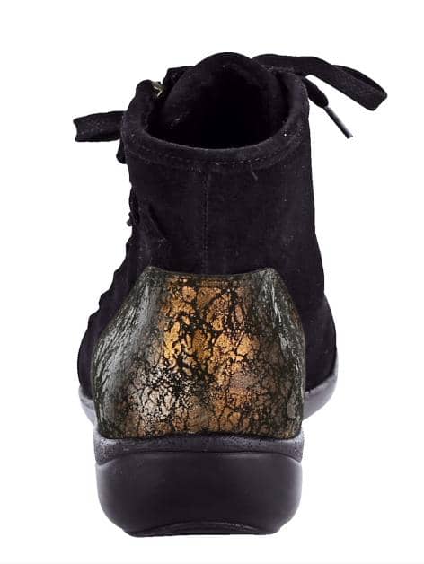 Stiefelette mit farblich abgesetzter Fersenkappe