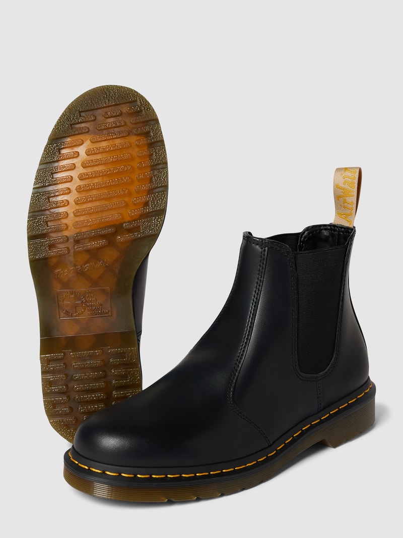 Chelsea Boots mit Gummieinsätzen Modell 'VEGAN' in schwarz