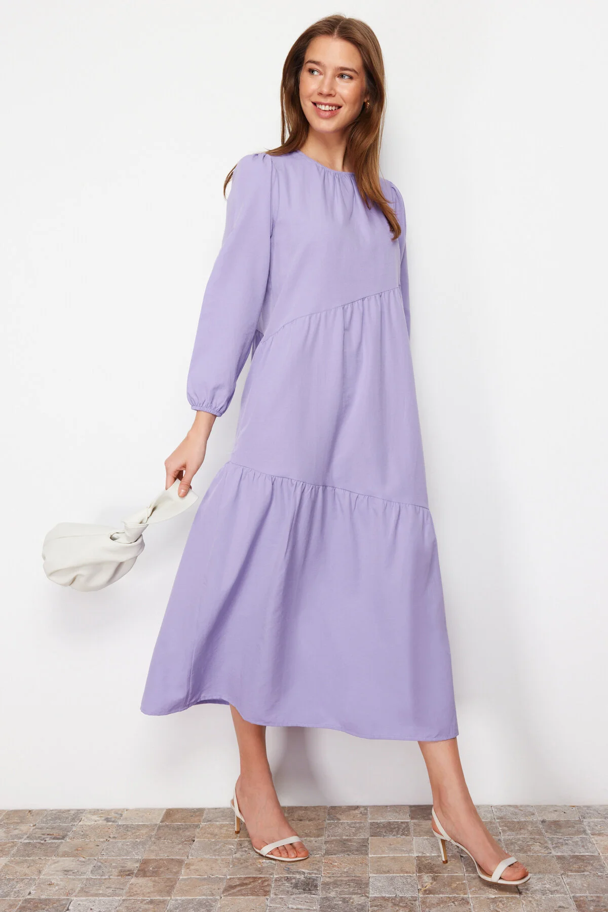 Trendyol Modest  Fliederfarbenes, detailliertes, gewebtes Baumwollkleid mit weitem Schnitt TCTSS21EL3470