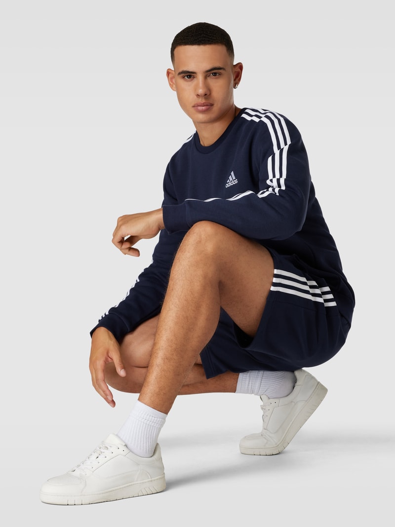 Sweatshirt mit Label-Stitching in marineblau