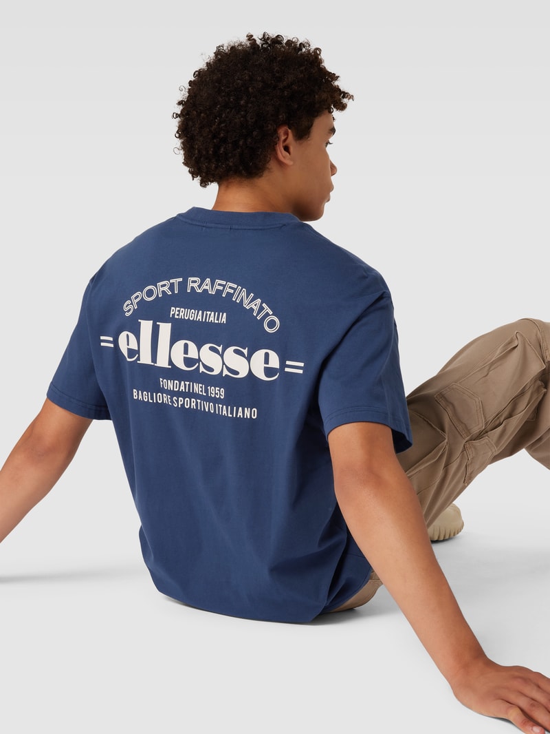 T-Shirt mit rückseitigem Statement-Print Modell 'Minker' in marineblau