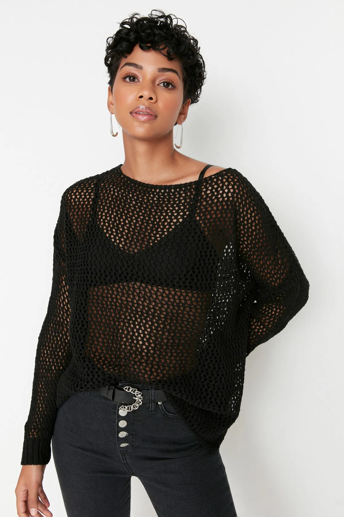 Trendyol Collection  Schwarzer, durchbrochener/perforierter Strickpullover aus Baumwolle mit extra weiter Passform TWOAW20FV0184