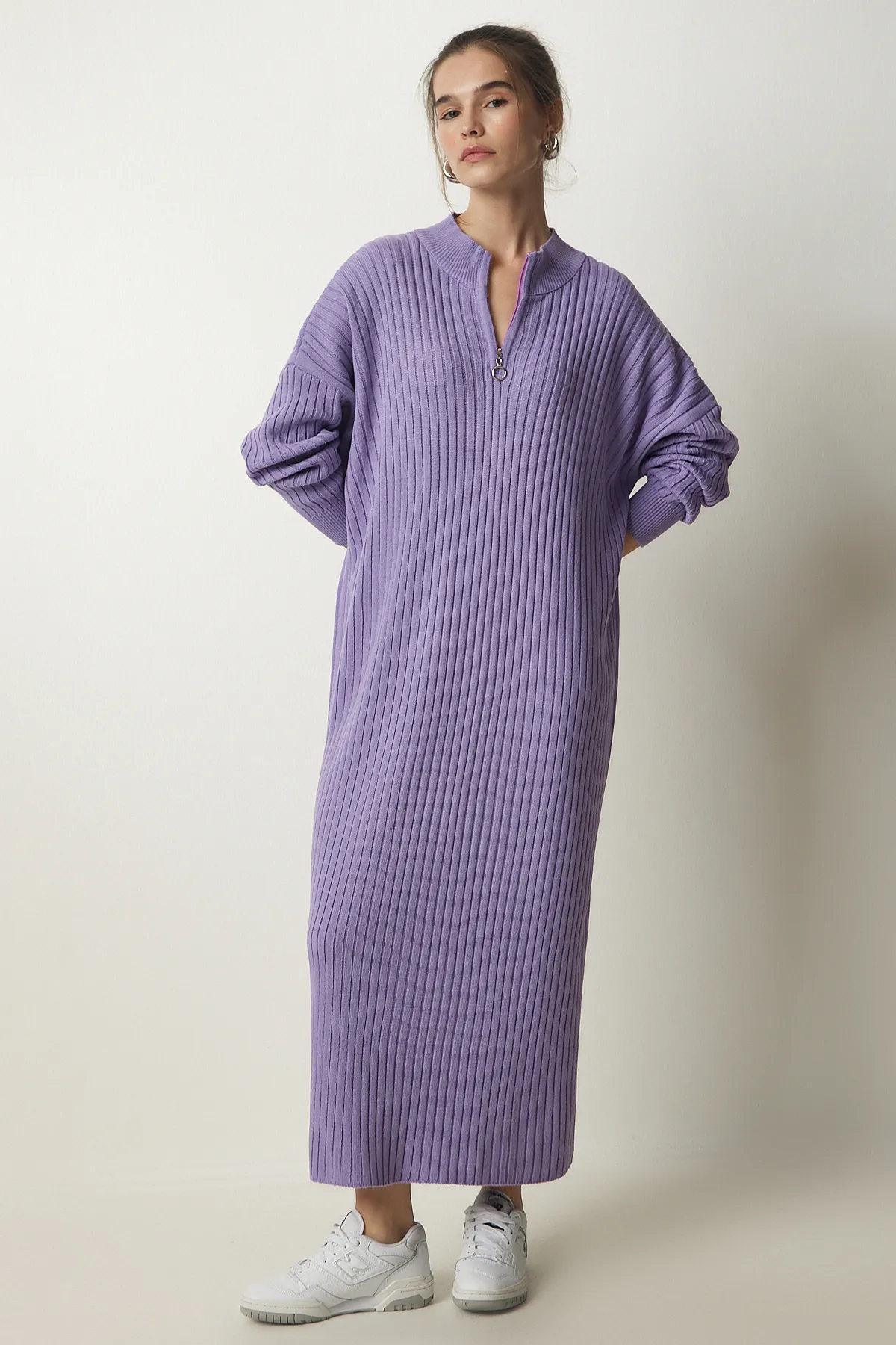 Happiness İstanbul  Geripptes Oversize-Strickkleid für Damen in Lila DD01251