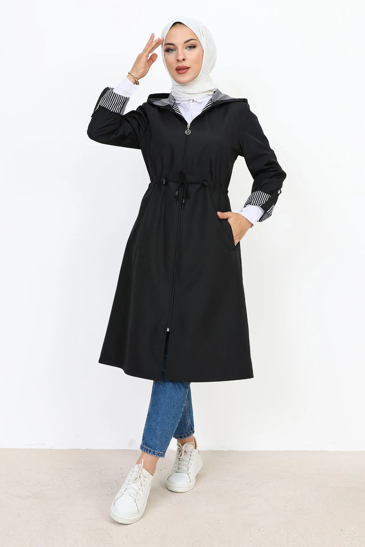 Tesettür Dünyası  Gefütterter Trenchcoat mit Kapuze TSD231110 Schwarz