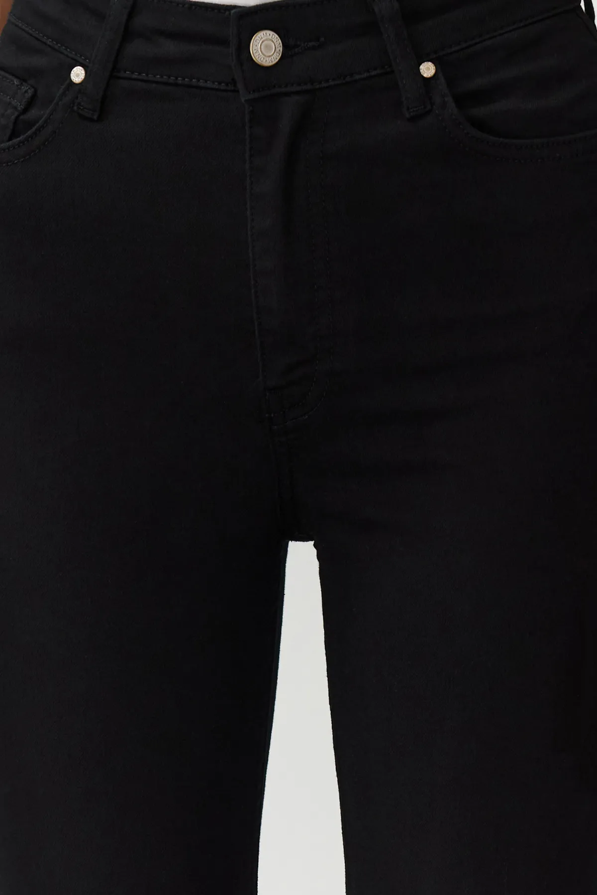 Trendyol Collection  Lichtechte schwarze Skinny-Jeans mit hoher Taille TWOSS19LR0279