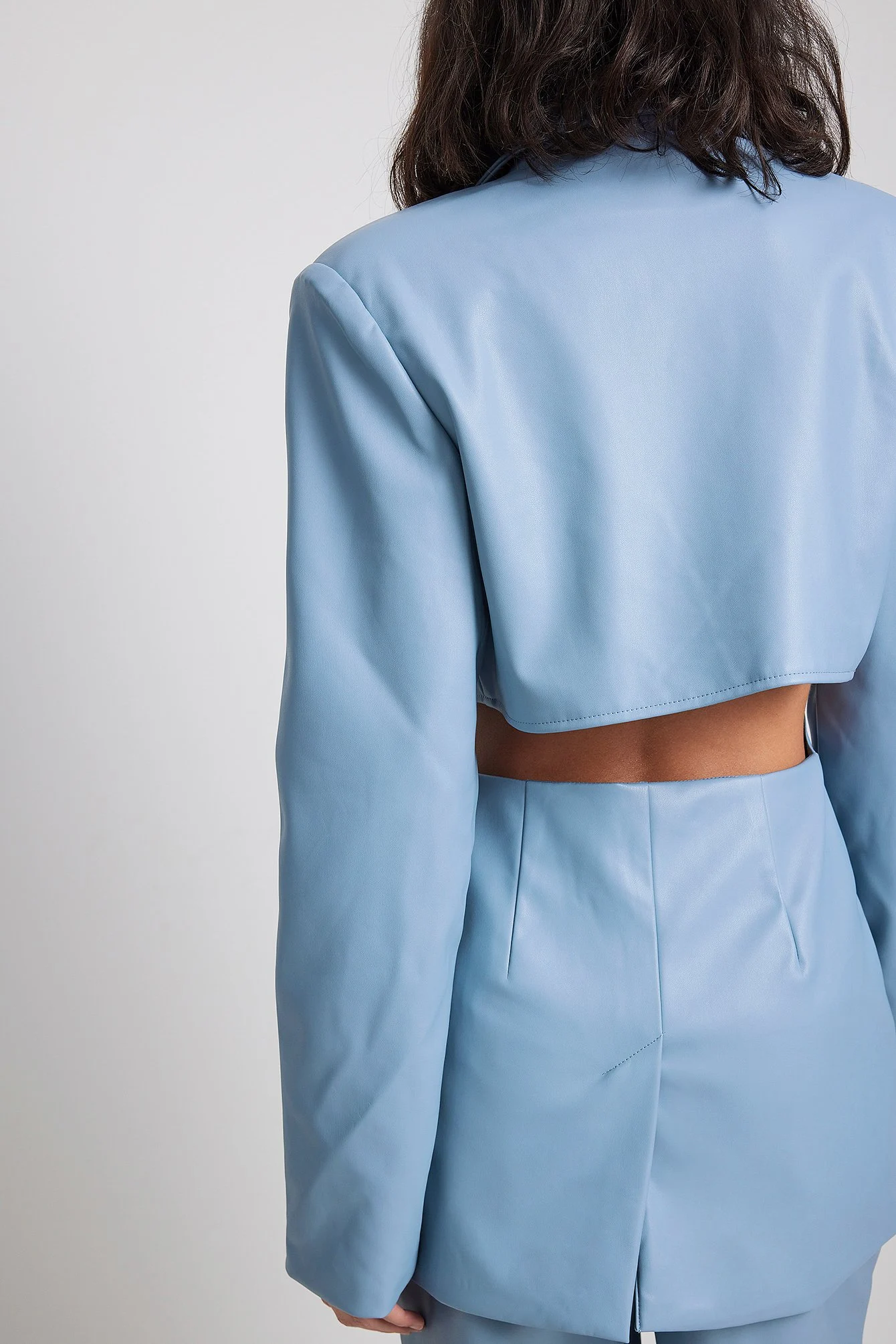 Cut out taillierter PU-Blazer