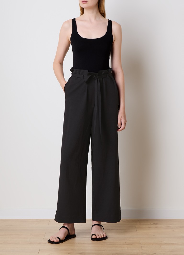 Pantaloni TOTEME a vita alta e gamba larga con cintura da annodare