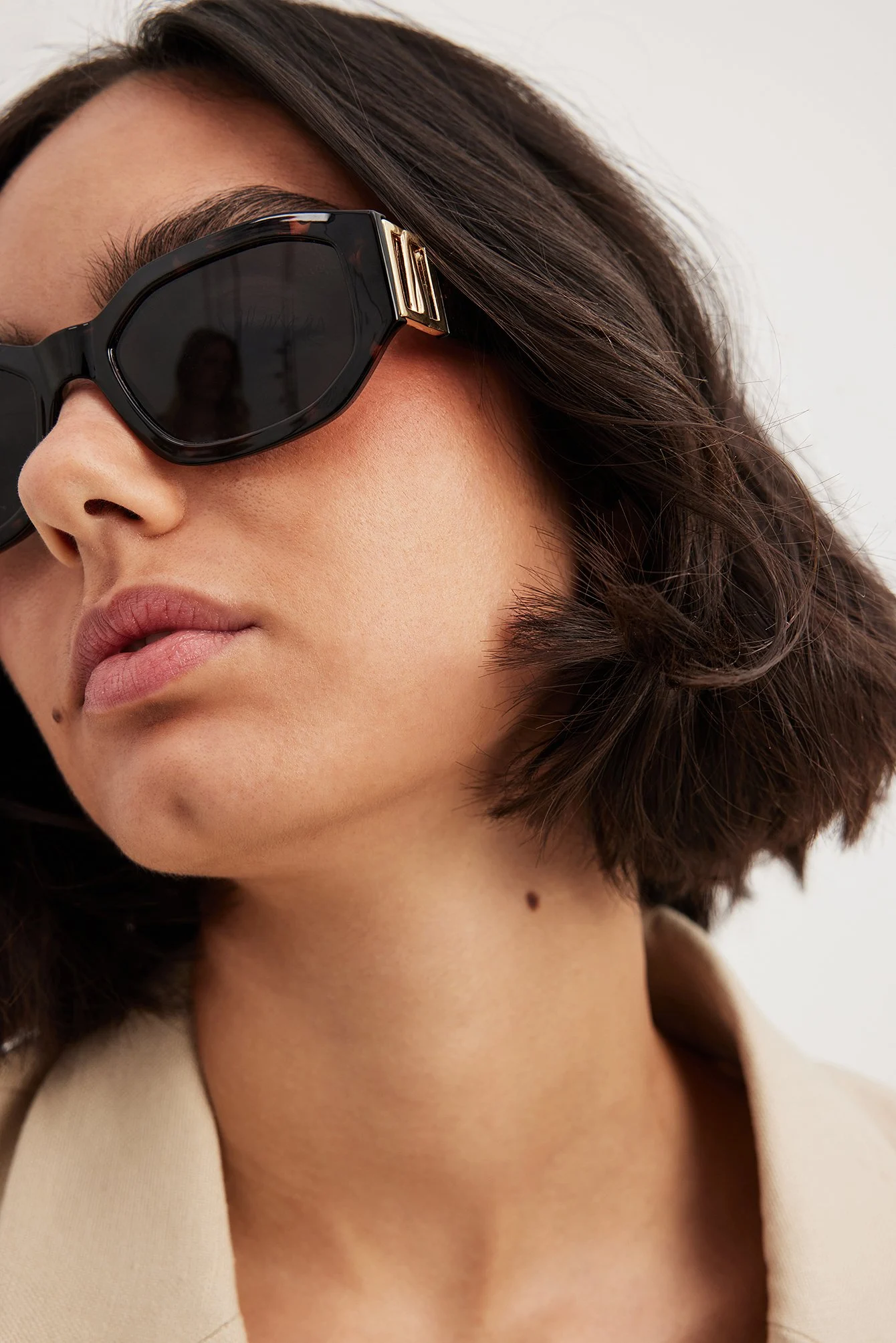 Eckige weite Sonnenbrille
