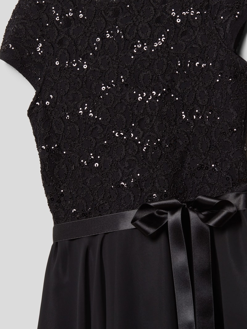Kleid mit Spitzenbesatz in schwarz