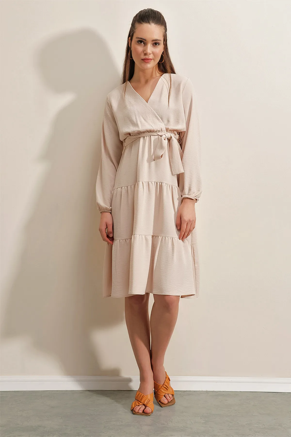 Bigdart  2369 Zweireihiges Volantkleid mit Kragen – Beige