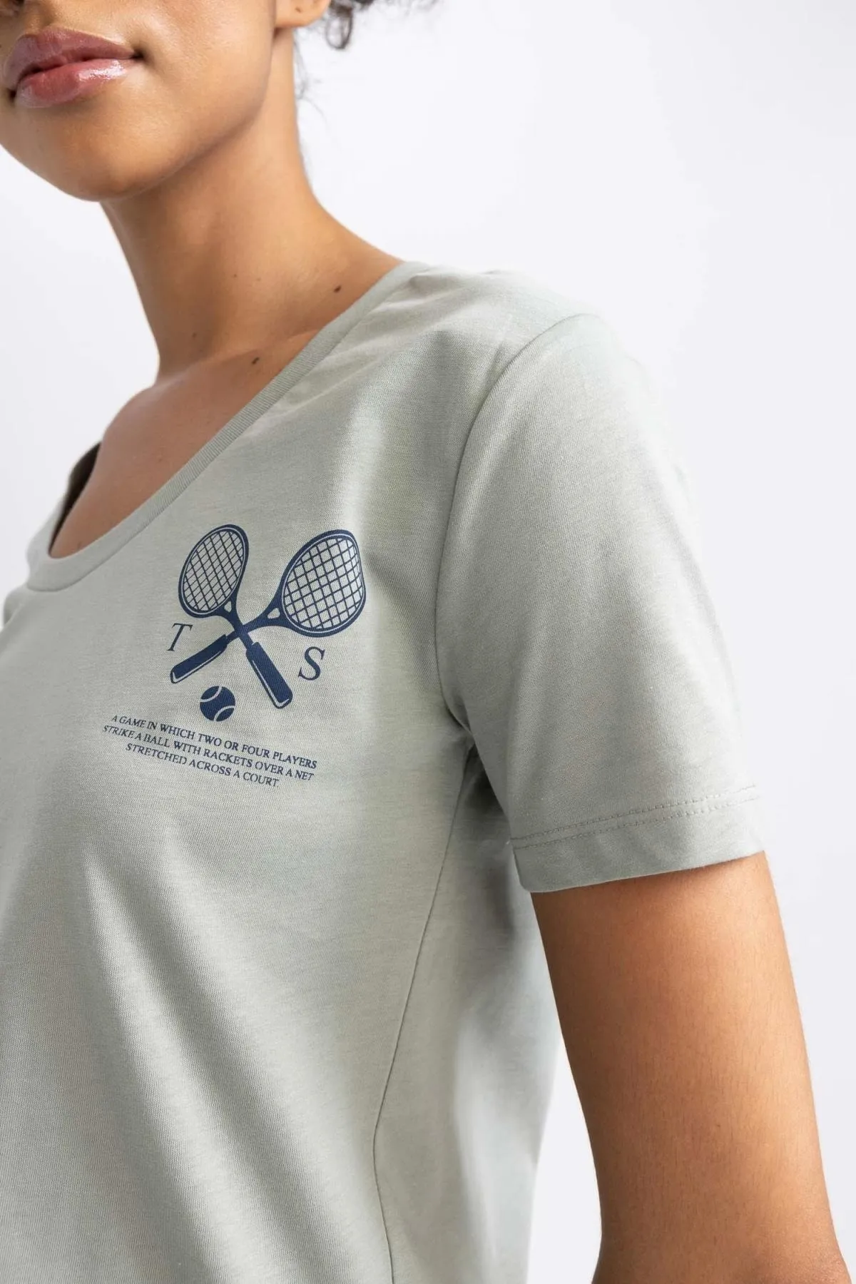 DeFacto  Passform: Normale Passform, Rundhalsausschnitt, Rückenaufdruck, Sport-Print, Athlete, Kurzarm-T-Shirt A8914ax23hs