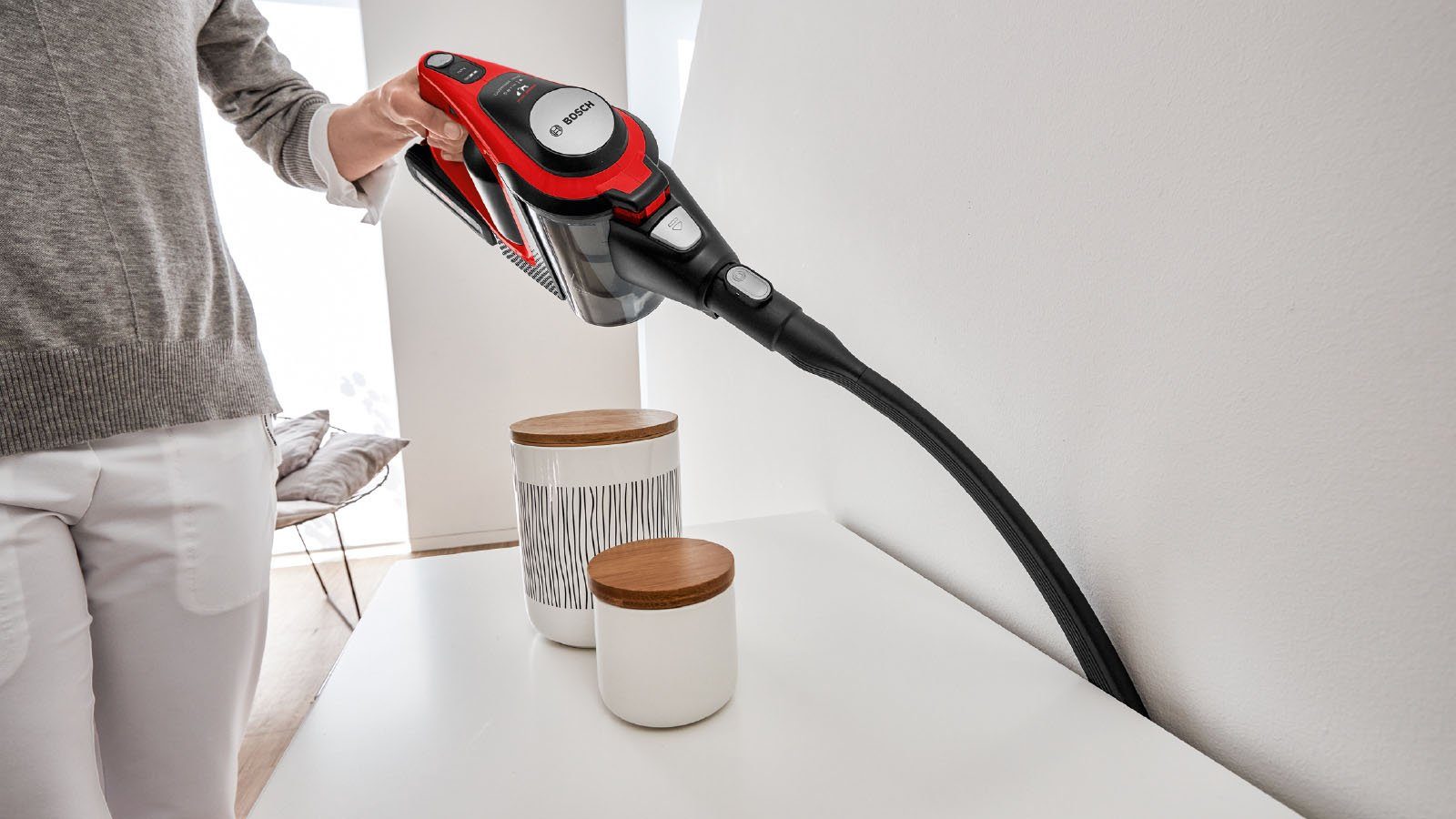 BOSCH Akku-Stielstaubsauger BCS8224PET Unlimited Serie 8 Gen2, beutellos, Ideal für Haustierbesitzer, rot/schwarz