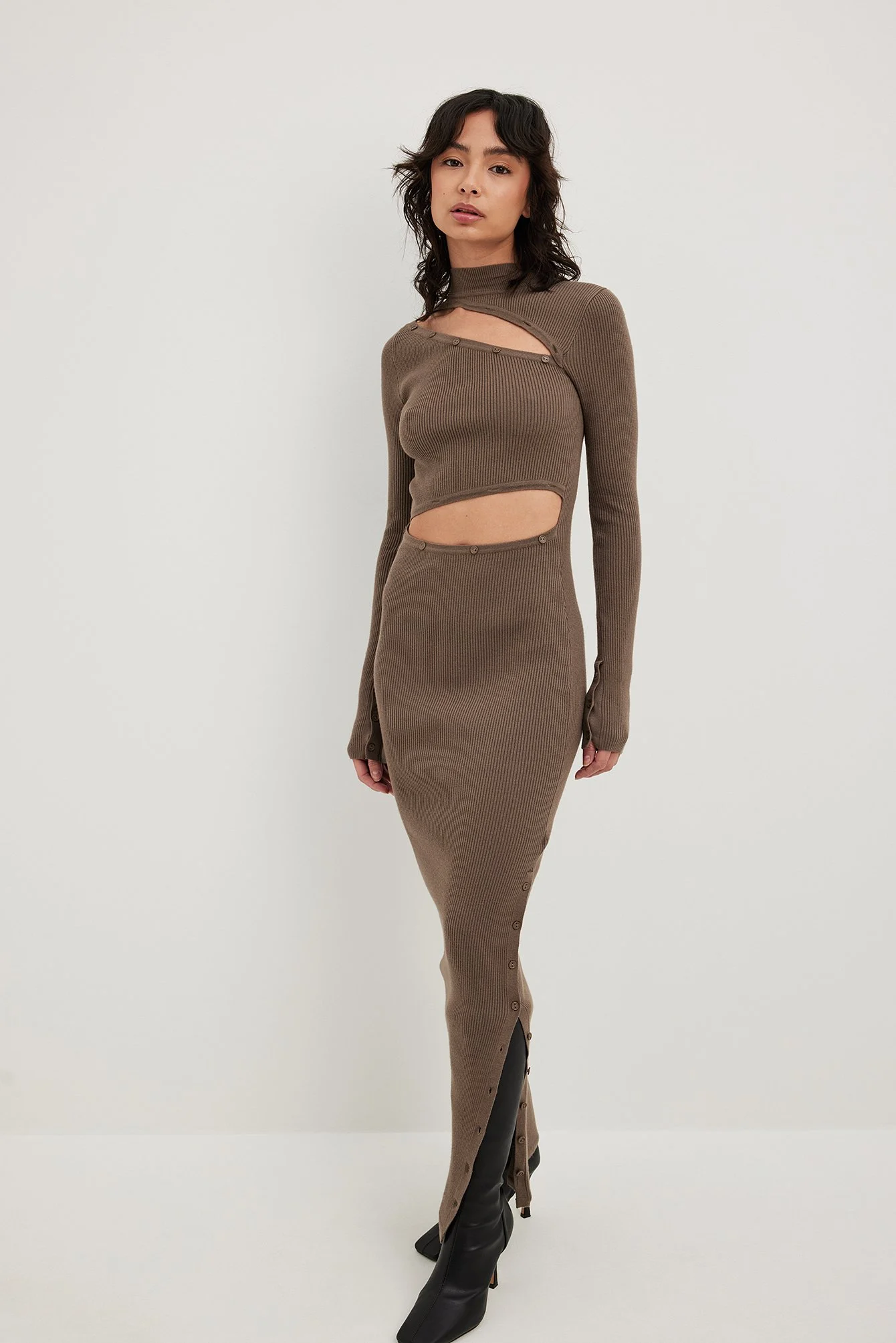 Gestricktes Kleid mit Cut-Out