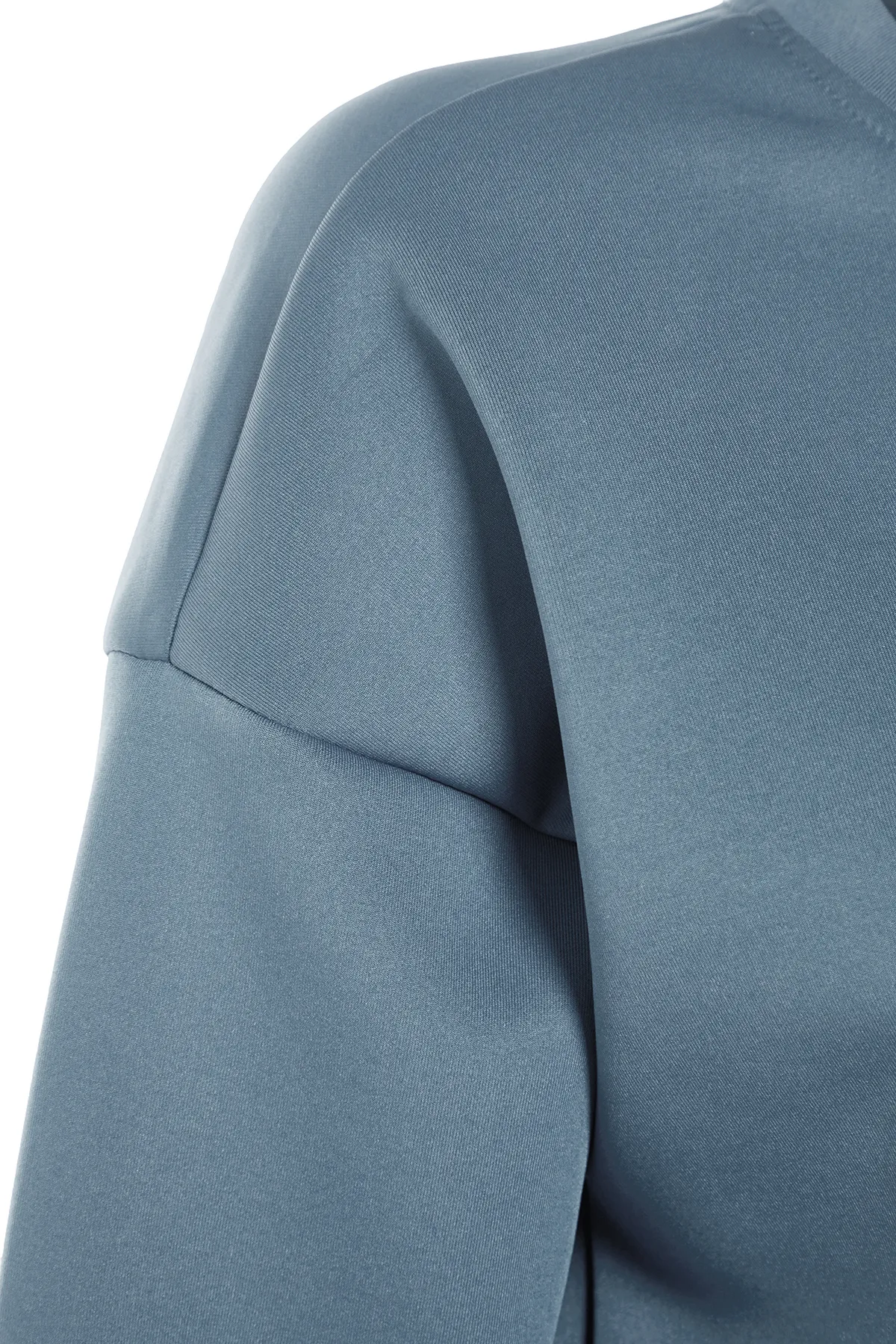 Trendyol Modest  Dunkelblaues Scuba-Strick-Trainingsanzug-Set mit Rundhalsausschnitt TCTAW23EN00004