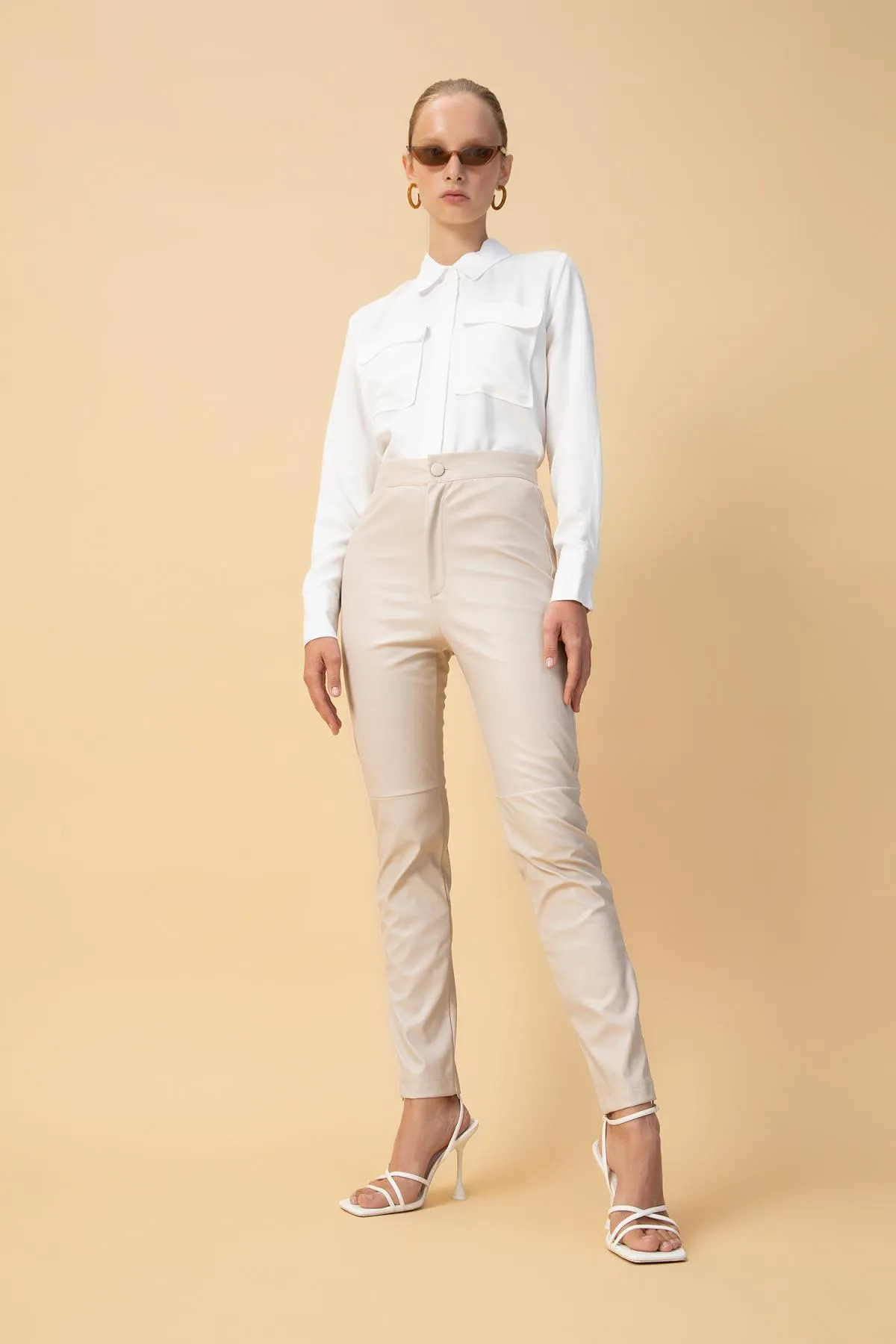 DeFacto  Leggings aus Kunstleder mit Reißverschluss am Bein und hoher Taille