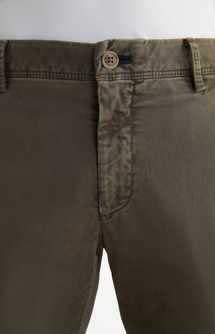Chino Matthew in Oliv
