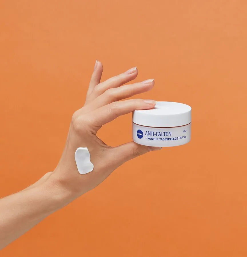 Nivea dnevna krema protiv bora i oblikovanja lica SPF30 65+