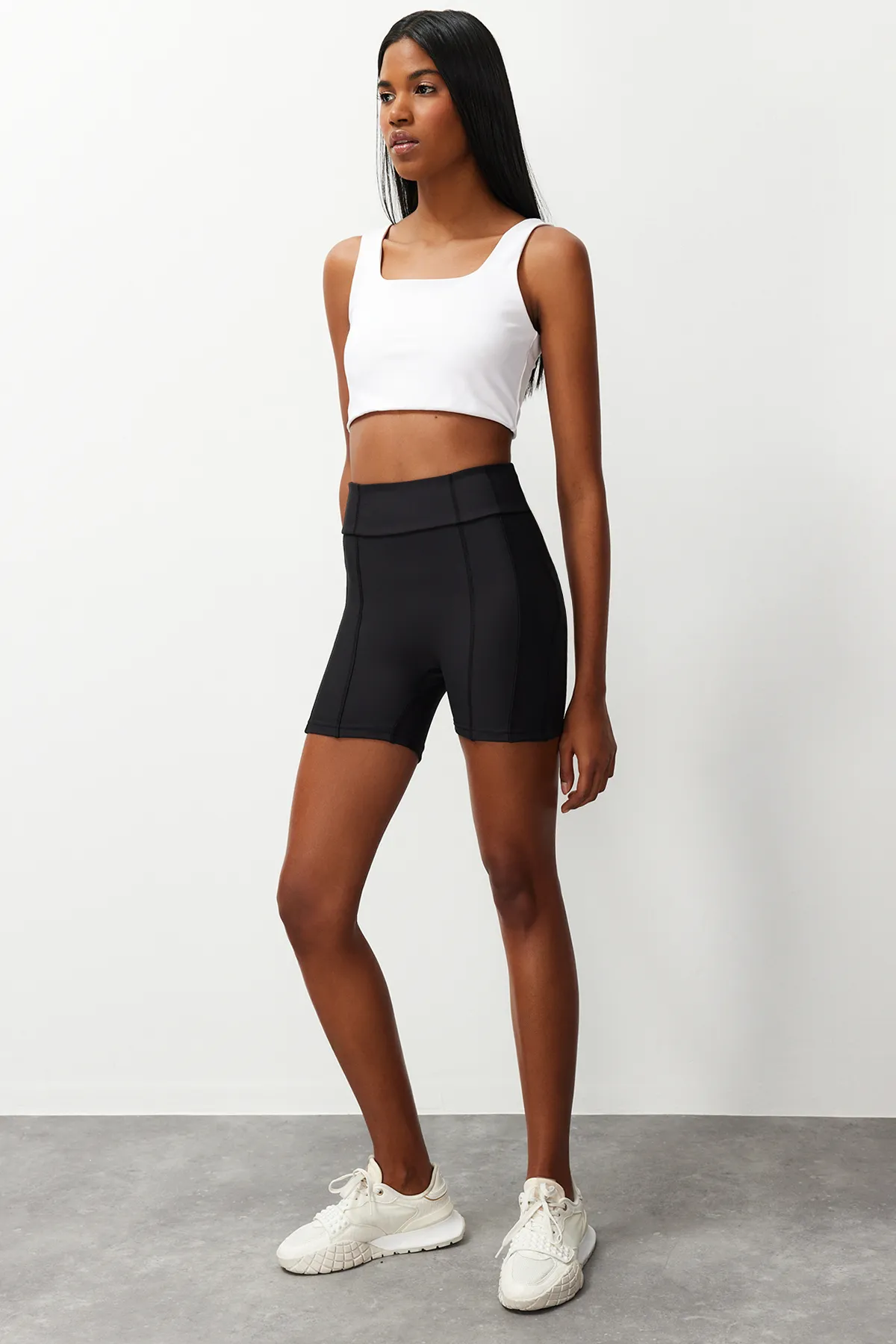 Trendyol Collection  Schwarze gestrickte Sportshorts/kurze Leggings mit Restorer-Nähten THMSS24TY00016