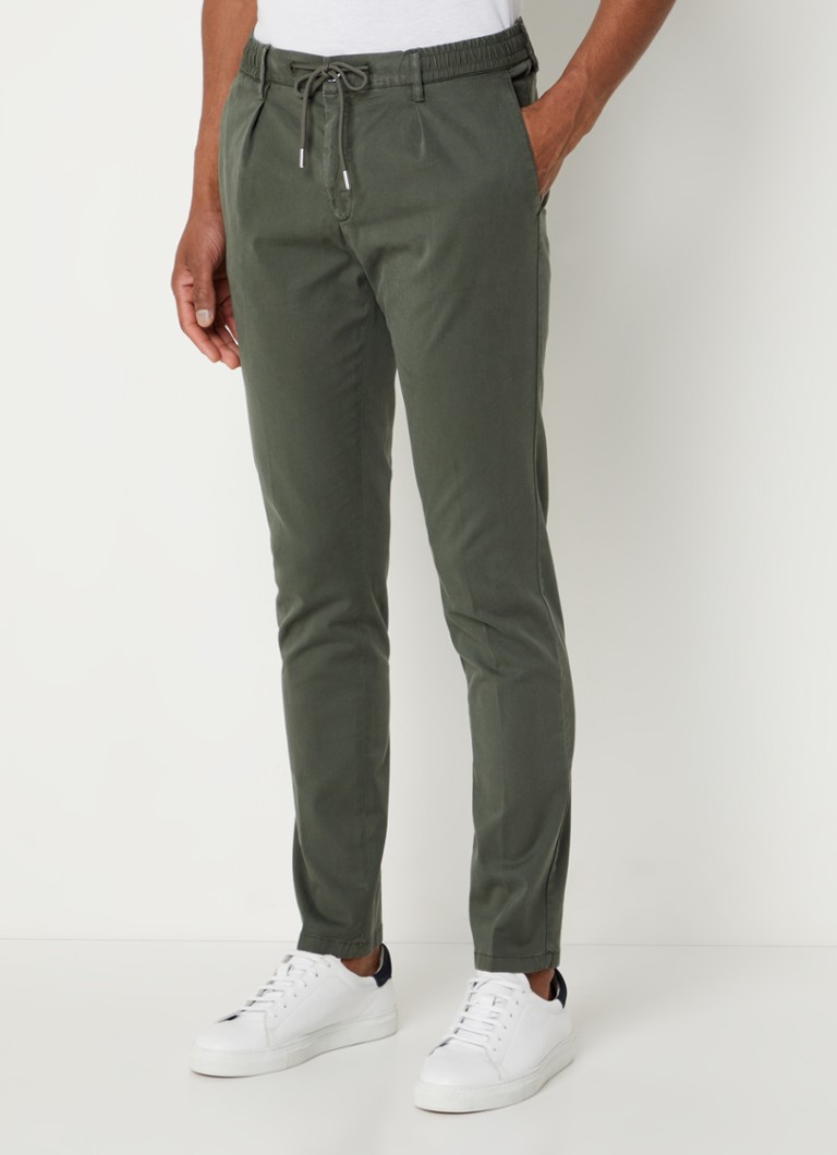 Pantaloni chino Profumo slim fit, confecționați din amestec de lyocell, cu buzunare laterale.